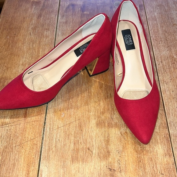 Retro Red Velvet Mod Heels with Metallic Gold Heel - Picture 2 of 7